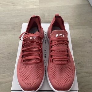 apl Techloom Breeze sneaker - NWT
